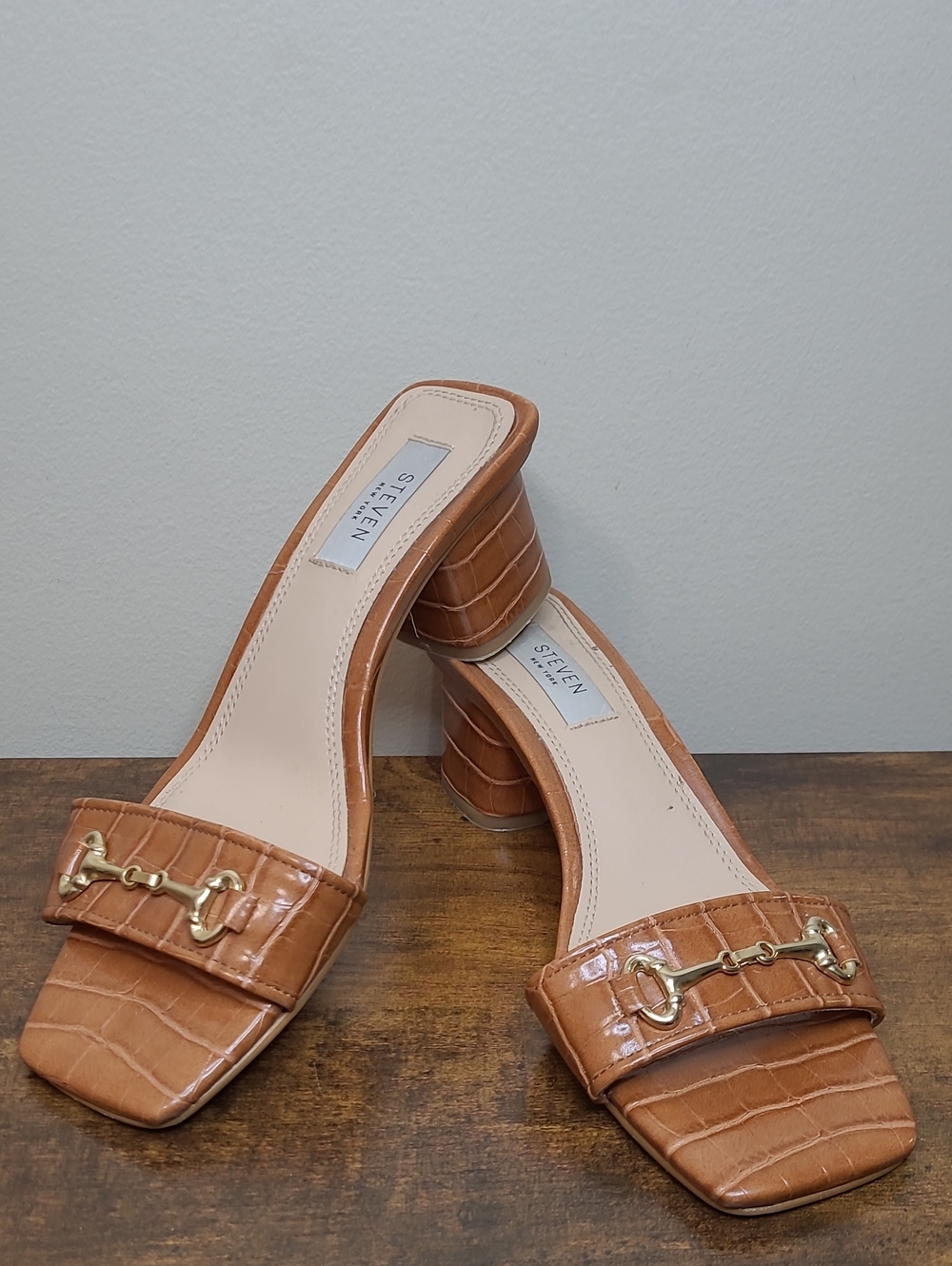 Steven New York Caramel/Tan Croc-Embossed Slide Heels with Gold size 7.5